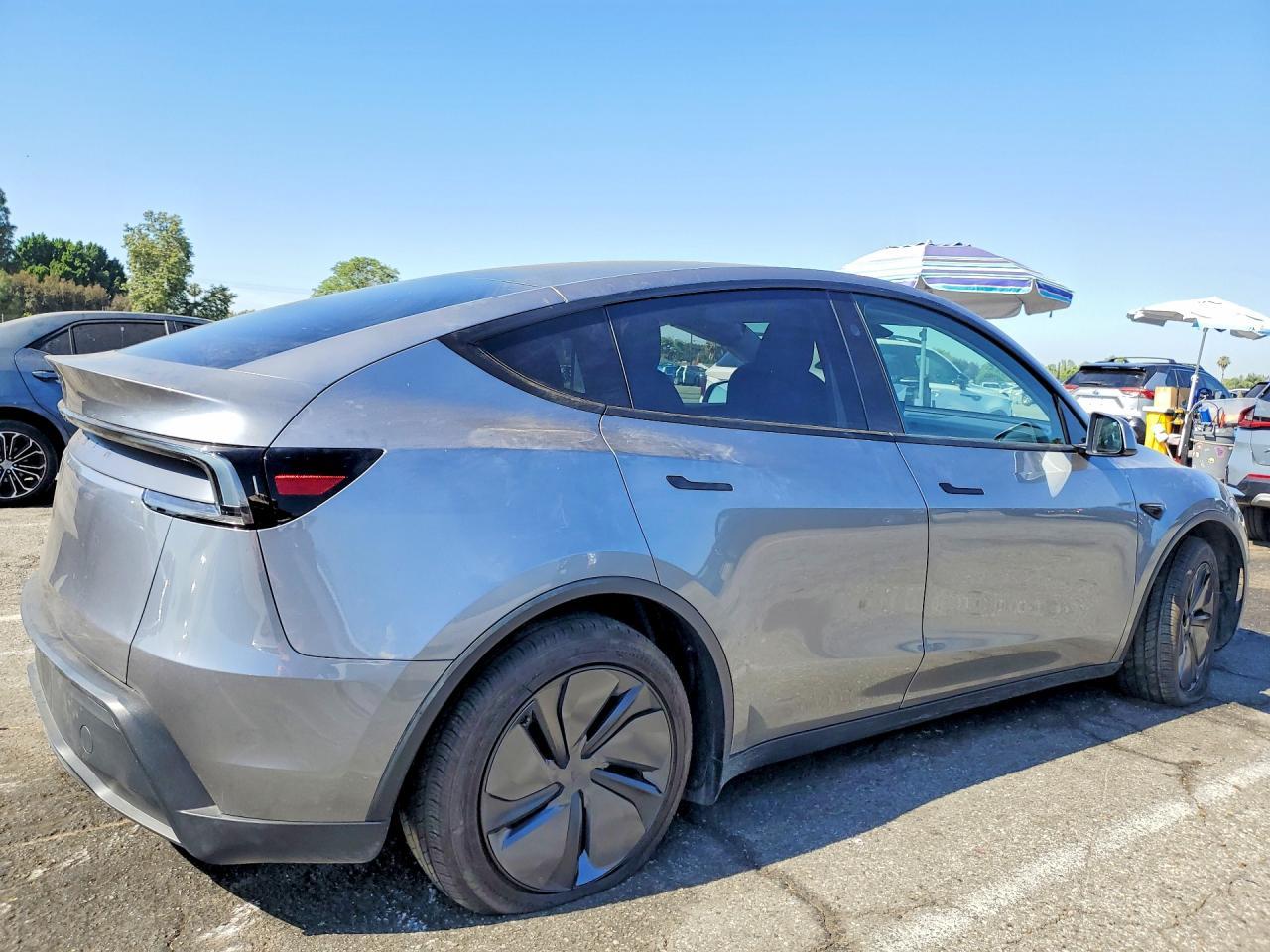 2026 Tesla Model Y - Фото 3