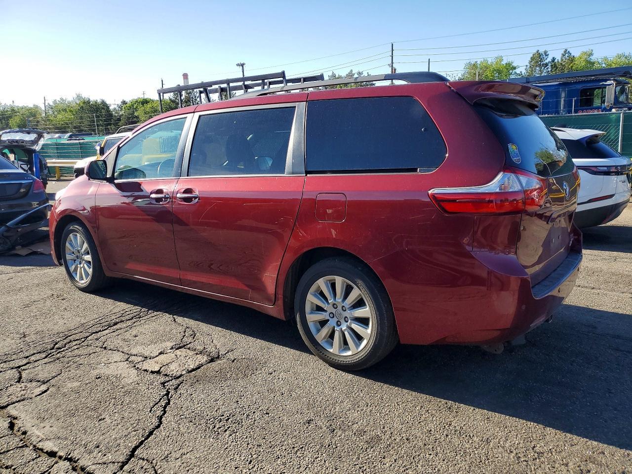 2015 Toyota Sienna Xle 7-Passenger - Фото 2