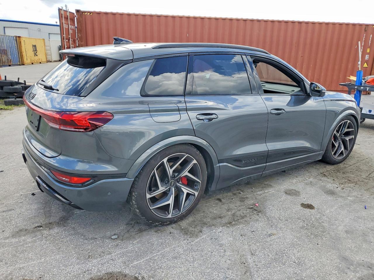 2025 Audi Sq6 E-Tron Prestige - Image 3