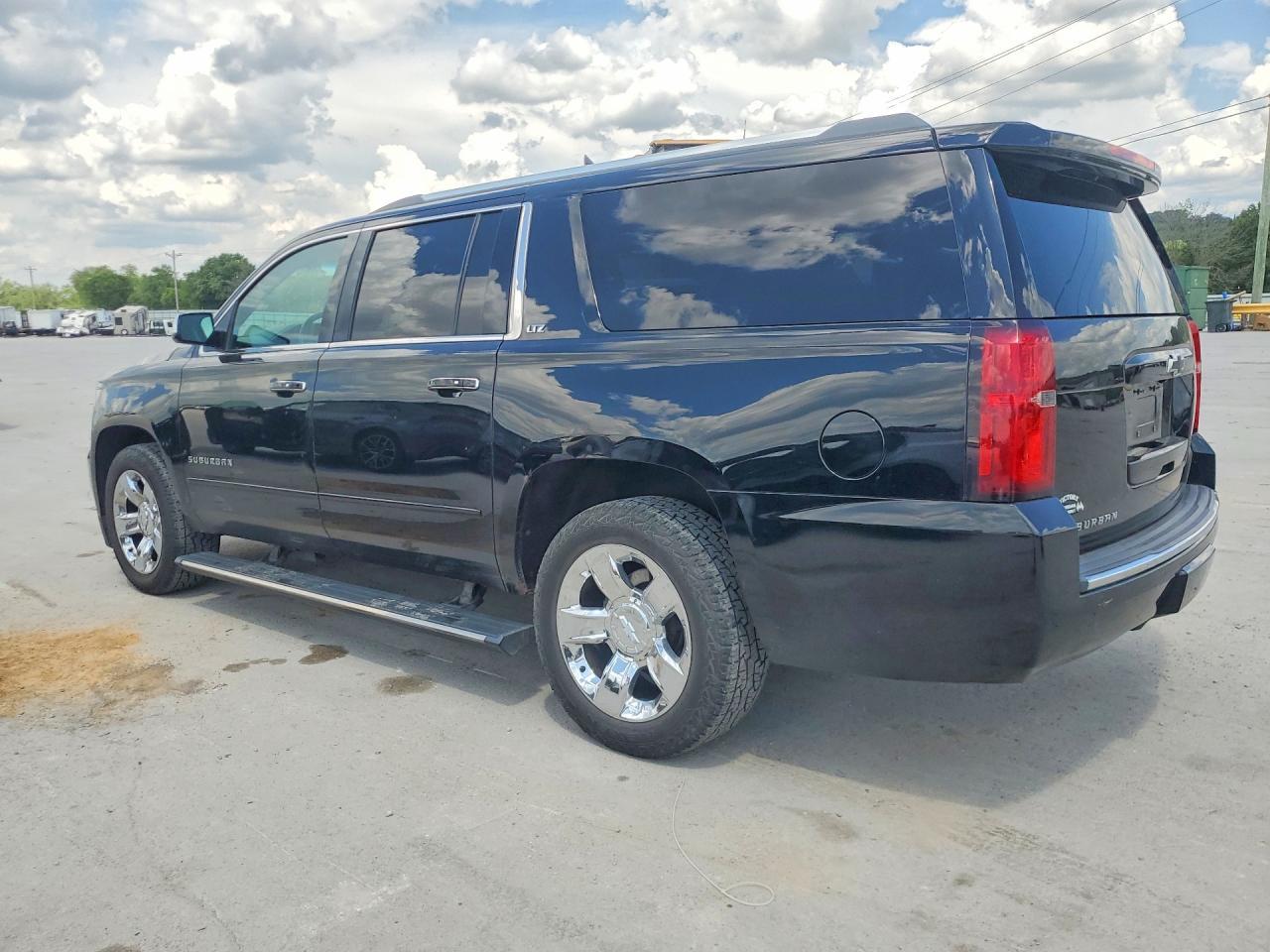 2015 Chevrolet Suburban K1500 Ltz - Image 2
