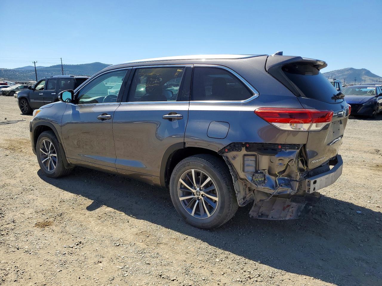 2018 Toyota Highlander Xle - Фото 2