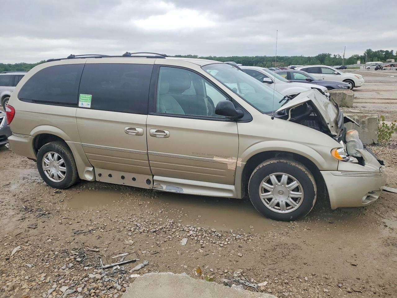 2005 Chrysler Town & Country Touring - Фото 4