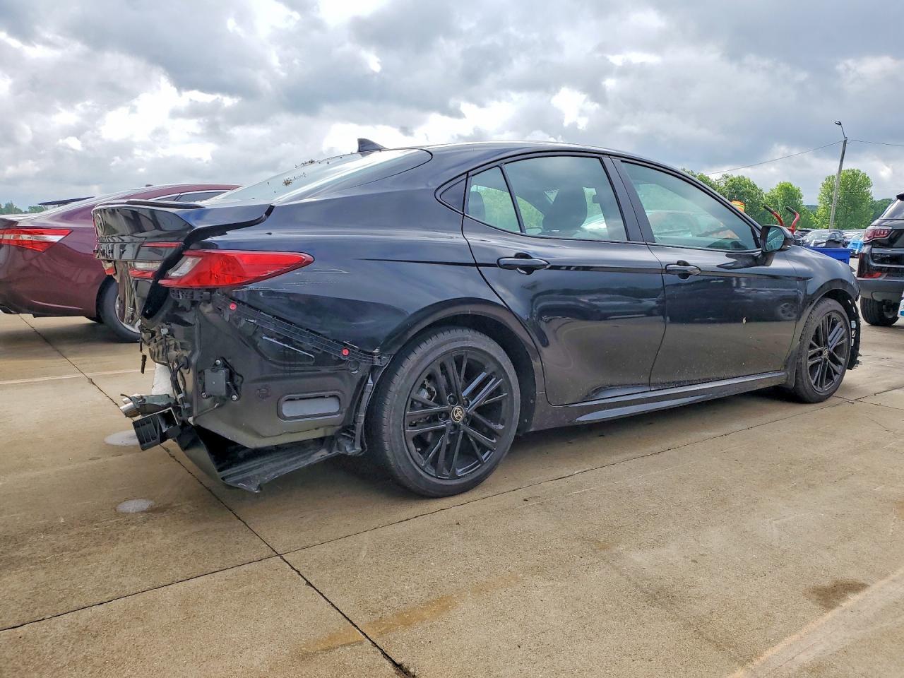 2025 Toyota Camry Se - Image 3