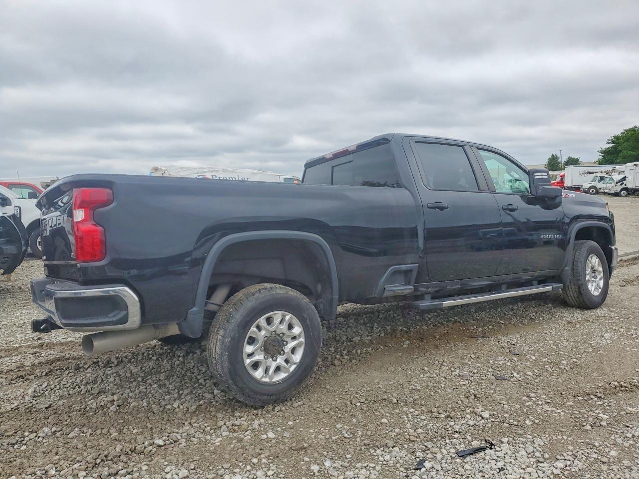 2022 Chevrolet Silverado K3500 Lt - Image 3