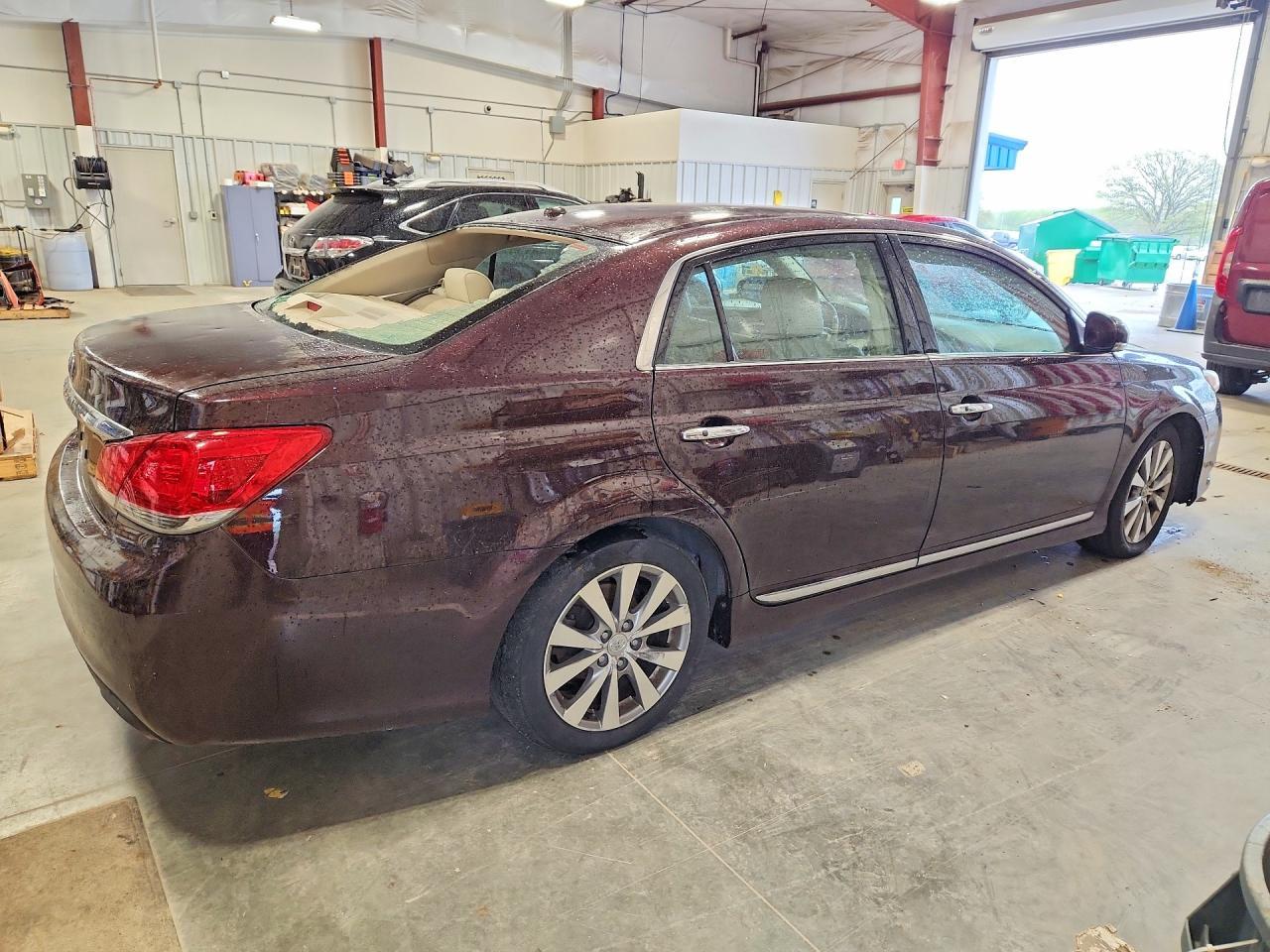 2011 Toyota Avalon Limited - Фото 3