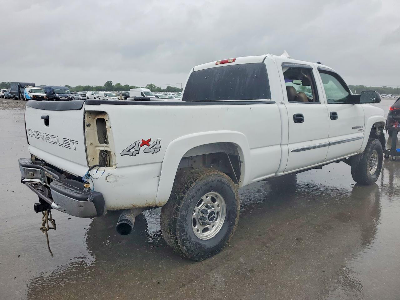 2005 GMC Sierra K2500 Heavy Duty - Image 3