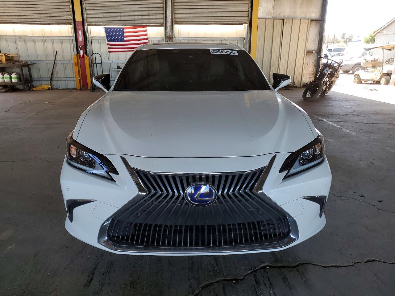 2019 Lexus Es 300H - Фото 5