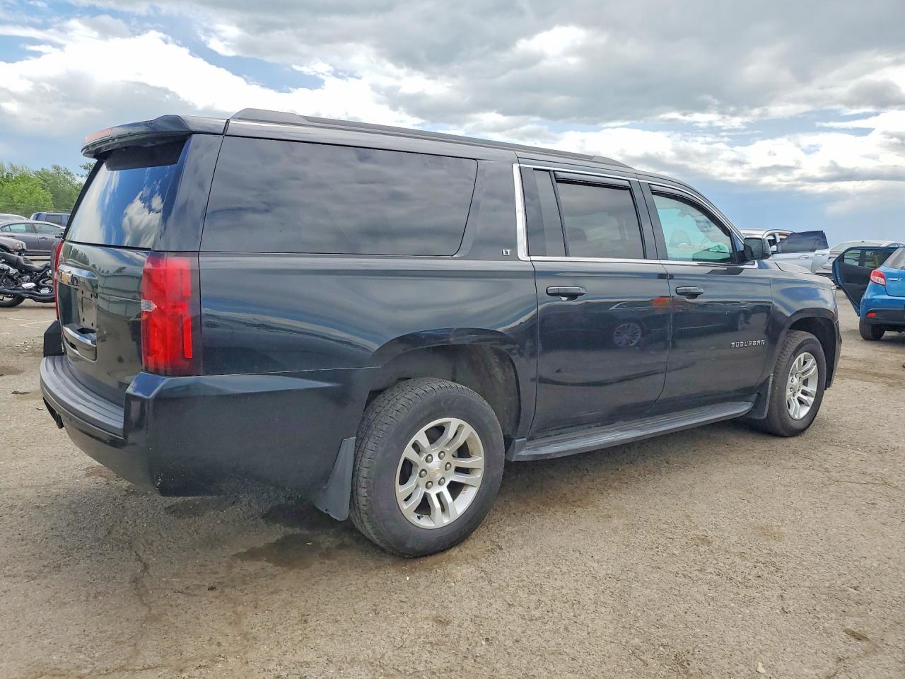 2020 Chevrolet Suburban - Image 3