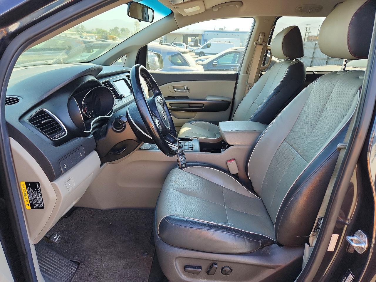 2017 Kia Sedona Lx - Image 7