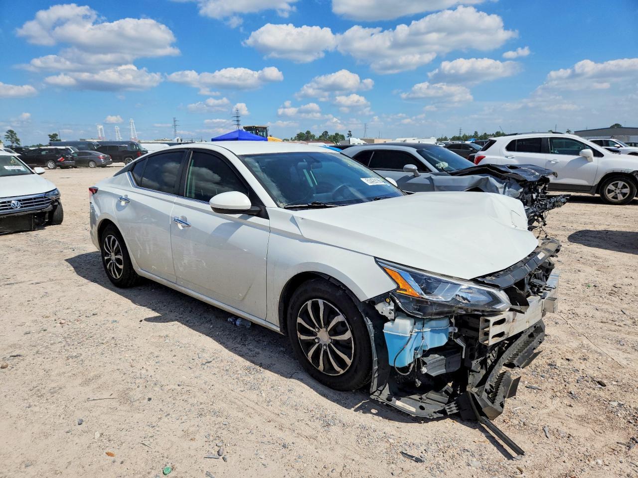 2019 Nissan Altima S - Image 4