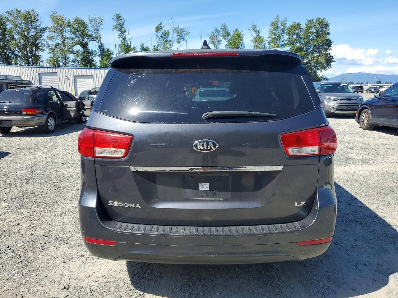 2015 Kia Sedona Lx - Image 6