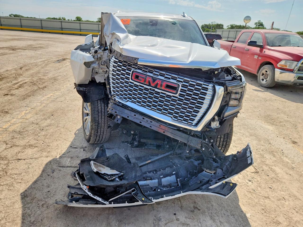2021 GMC Yukon Denali - Фото 5