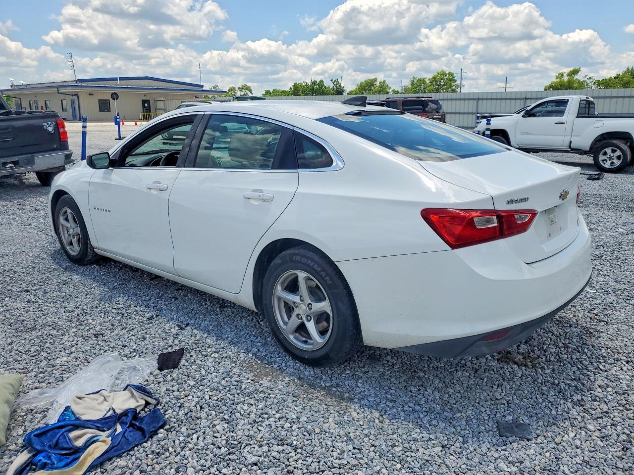 2017 Chevrolet Malibu Ls - Фото 2
