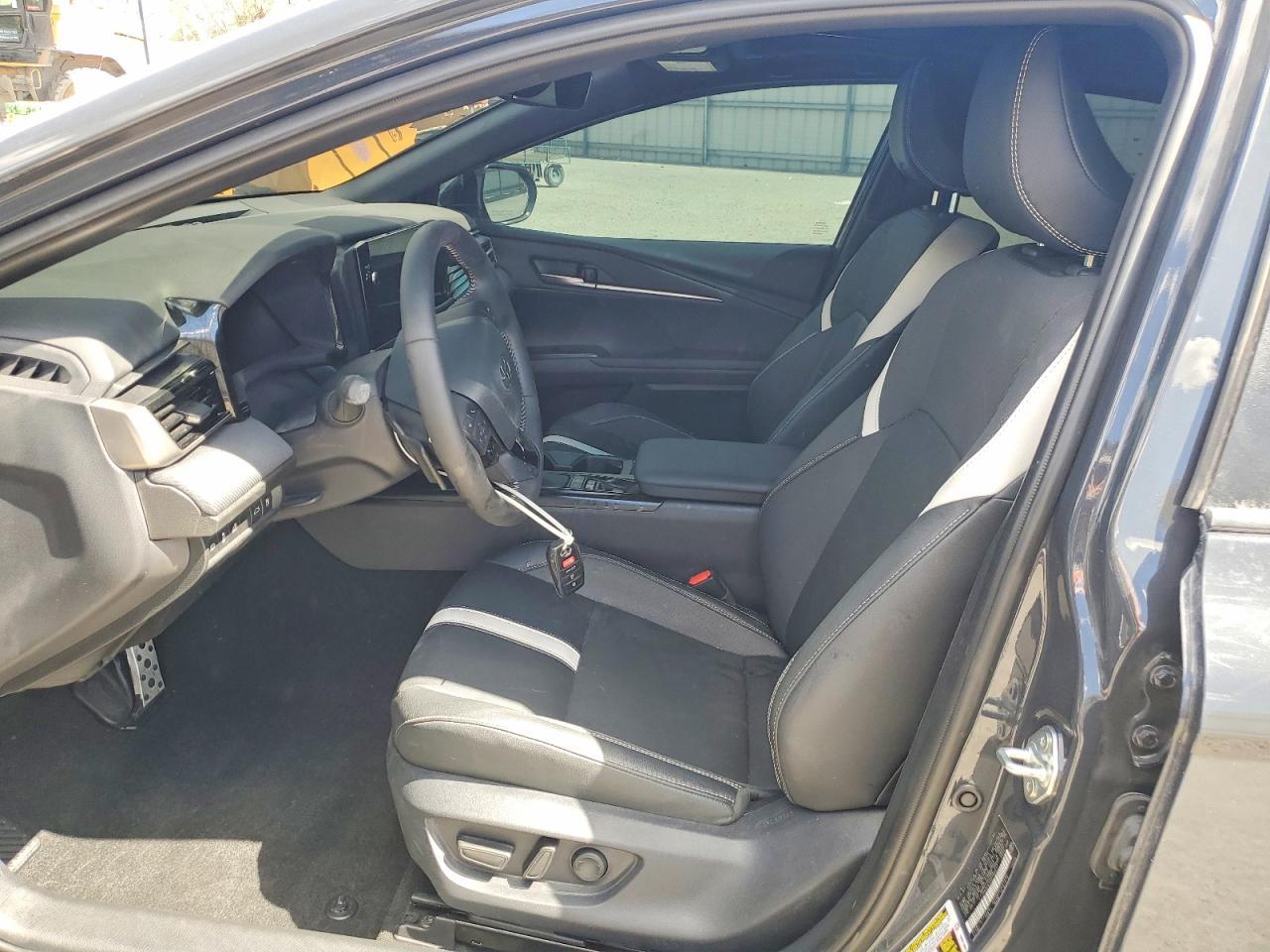 2025 Toyota Camry Se - Image 7