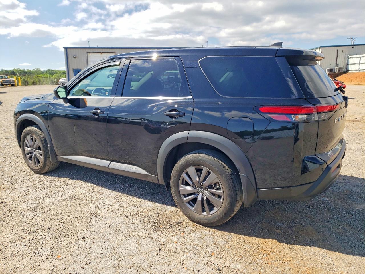 2023 Nissan Pathfinder S - Фото 2