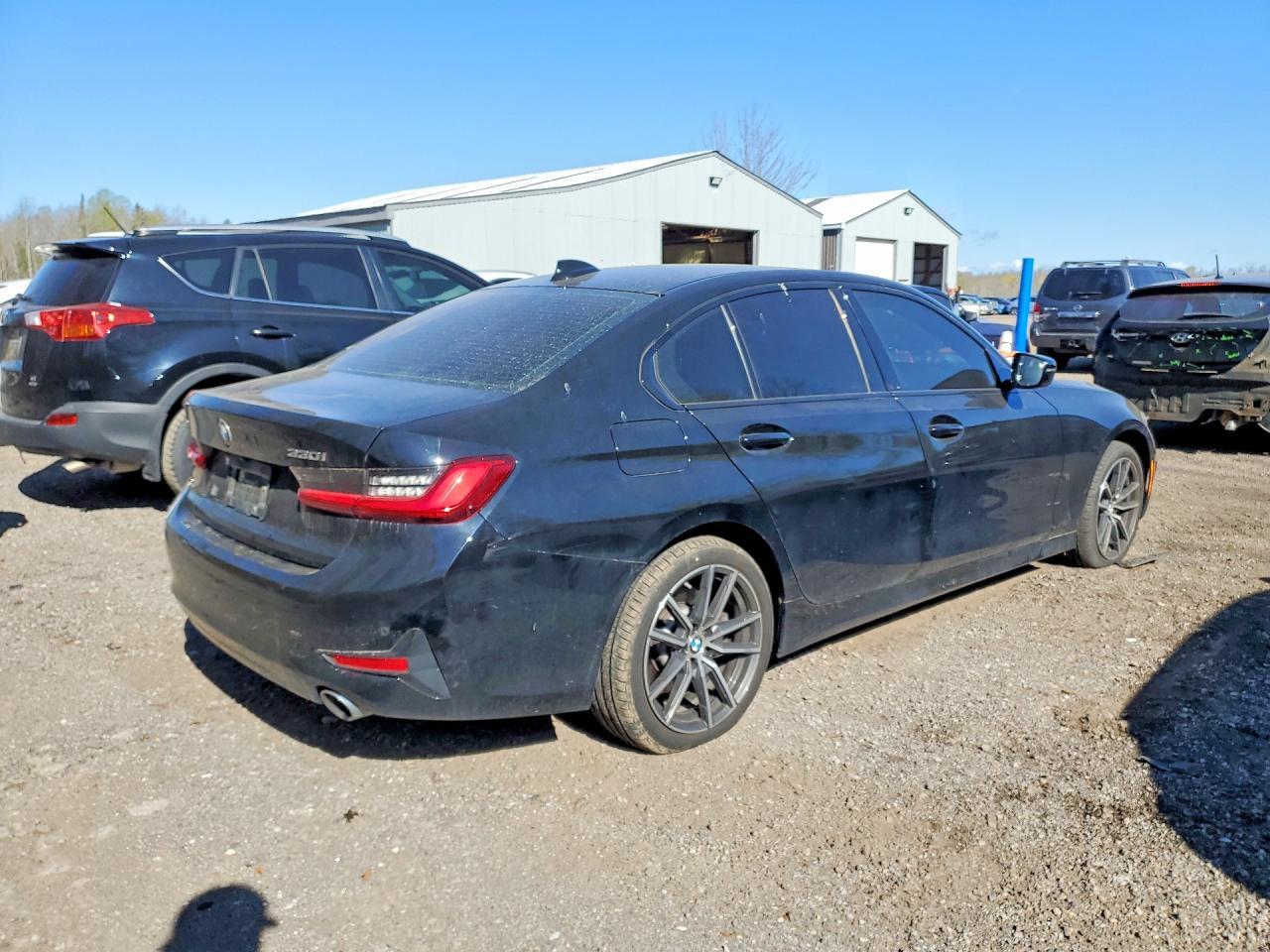 2021 BMW 330Xi - Фото 3
