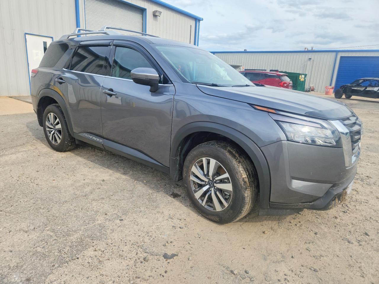 2025 Nissan Pathfinder Sl - Image 4