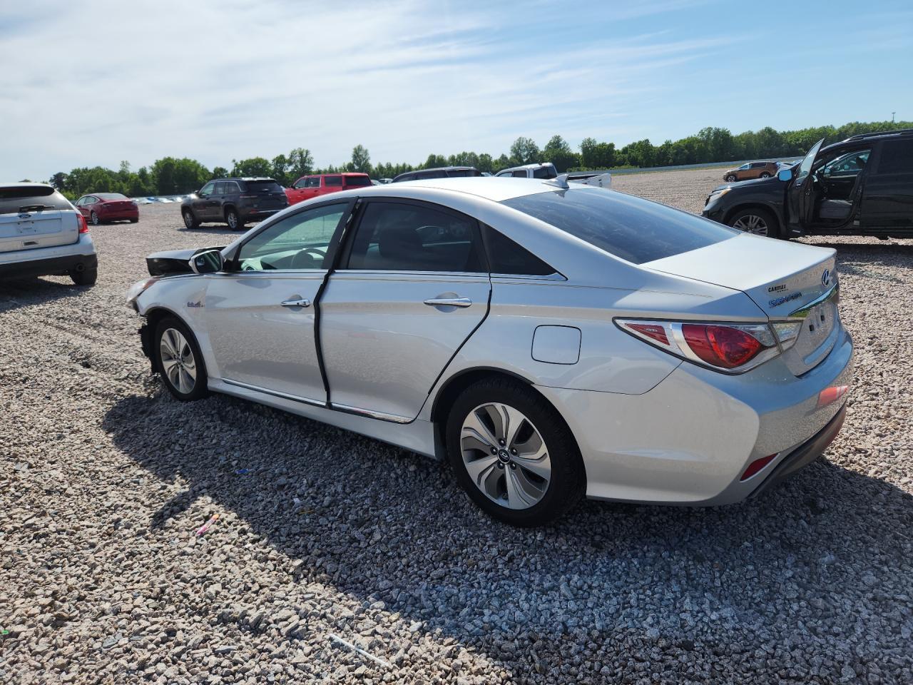 2015 Hyundai Sonata Hybrid Limited - Image 2