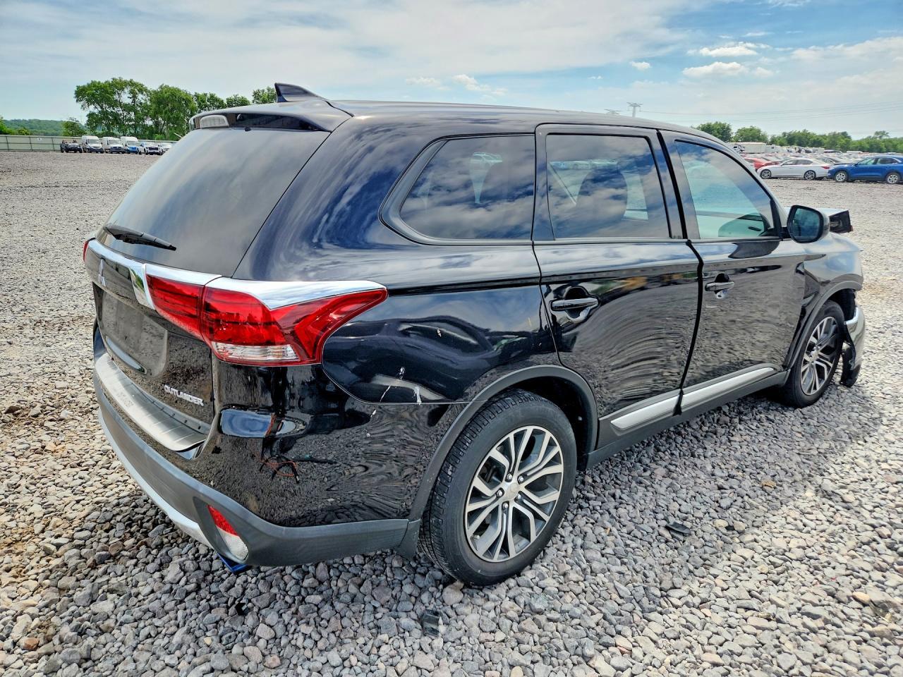 2017 Mitsubishi Outlander Es - Фото 3
