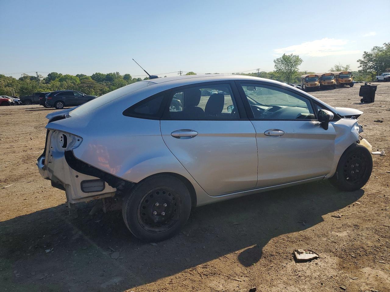 2015 Ford Fiesta S - Фото 3