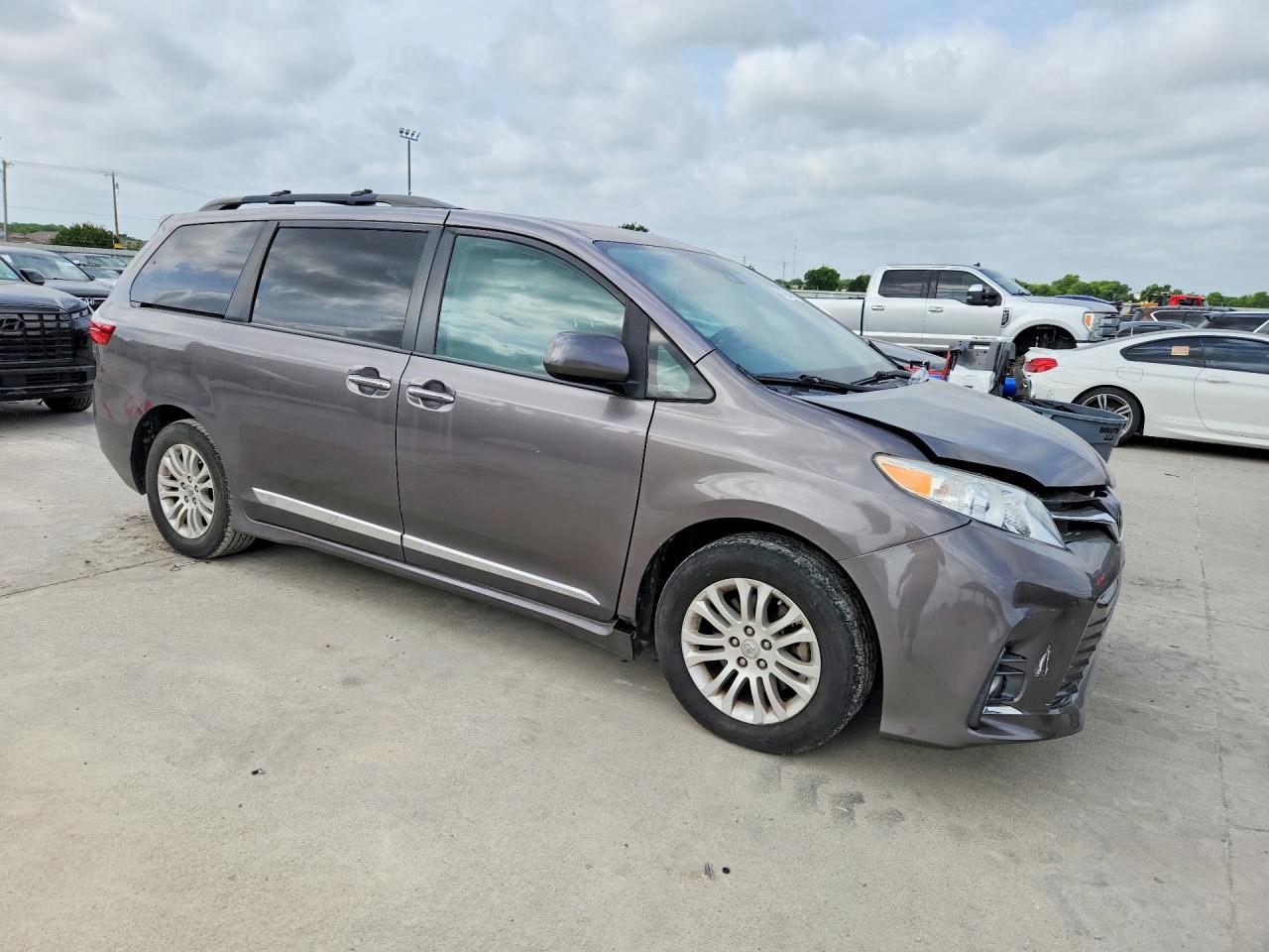 2020 Toyota Sienna Xle Premium 8-Passenger - Фото 4