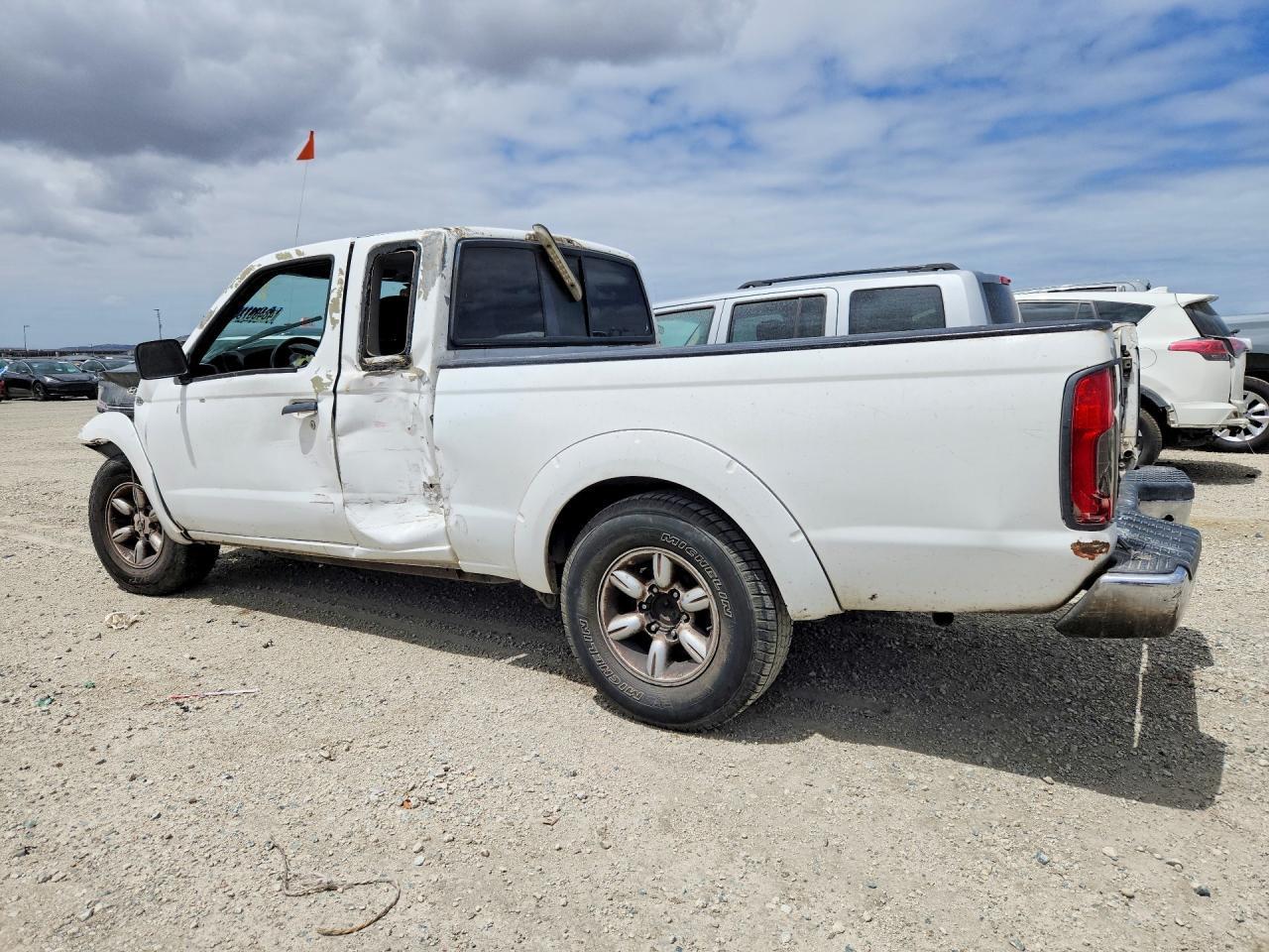 2001 Nissan Frontier Xe - Фото 2
