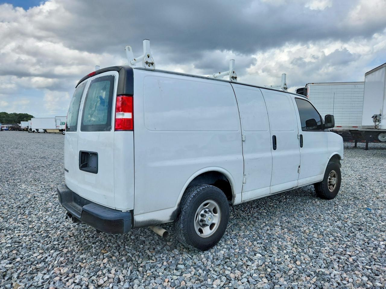 2022 Chevrolet Express G2500 - Фото 3