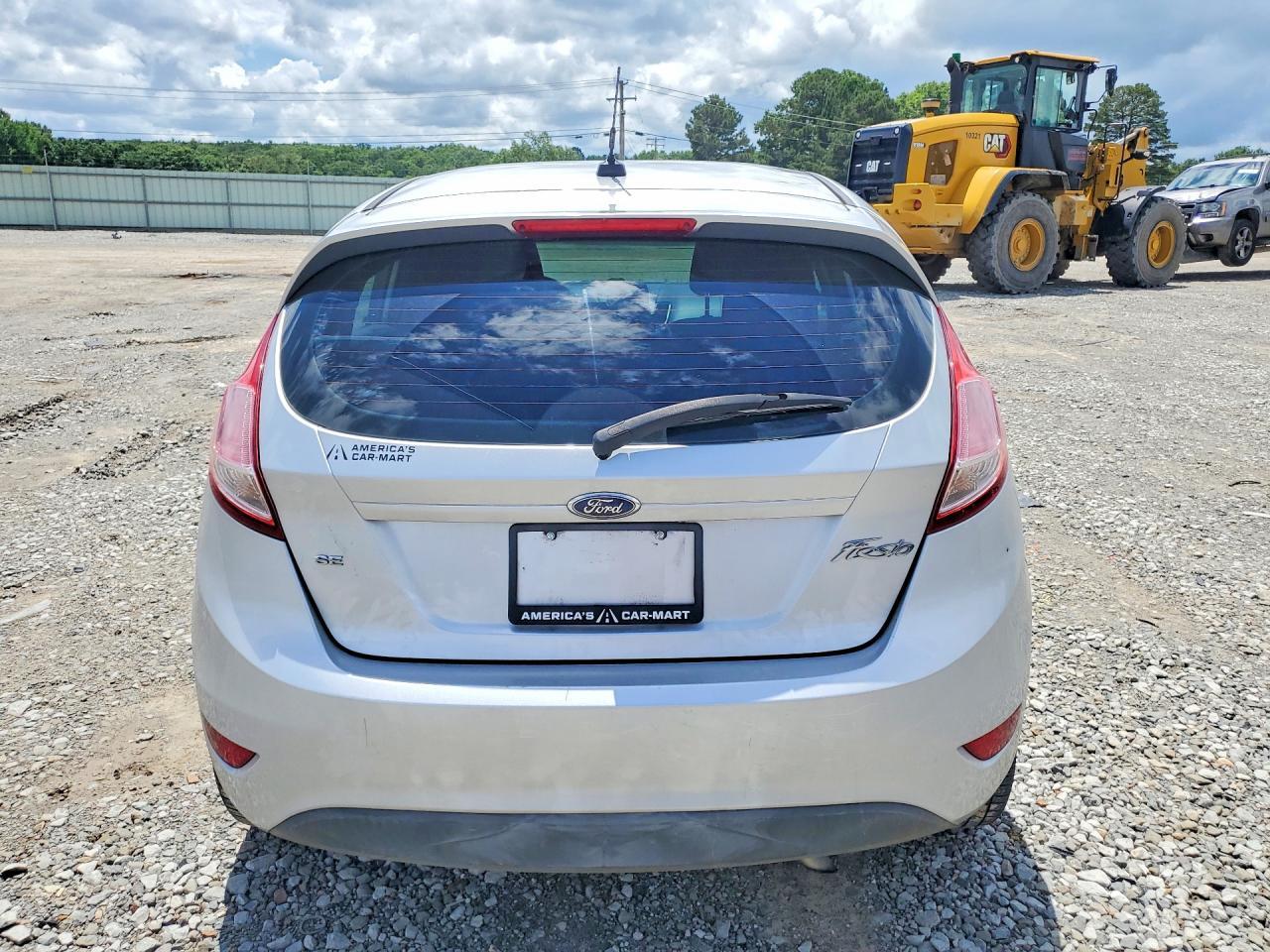 2015 Ford Fiesta Se - Фото 6