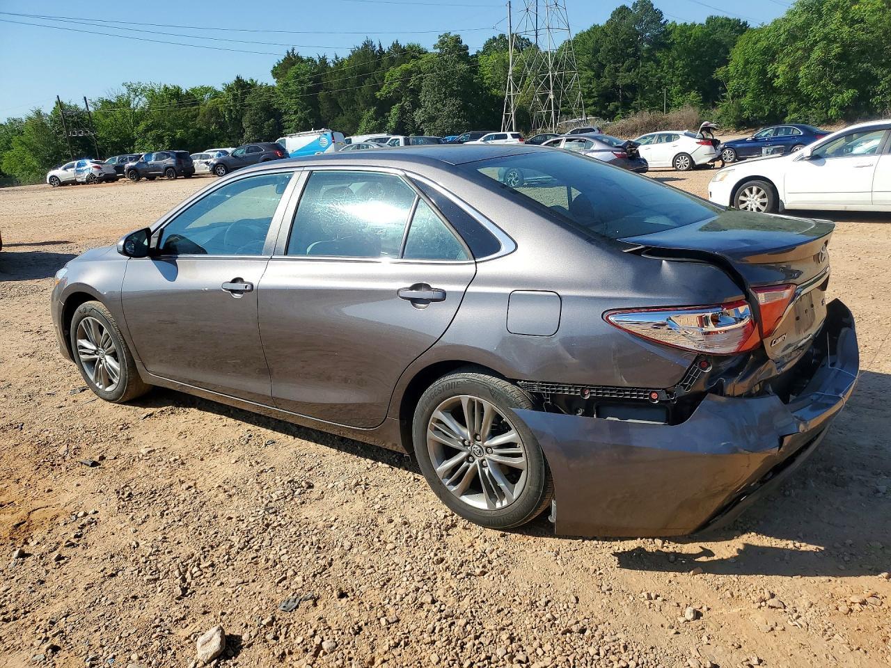 2016 Toyota Camry Se - Фото 2