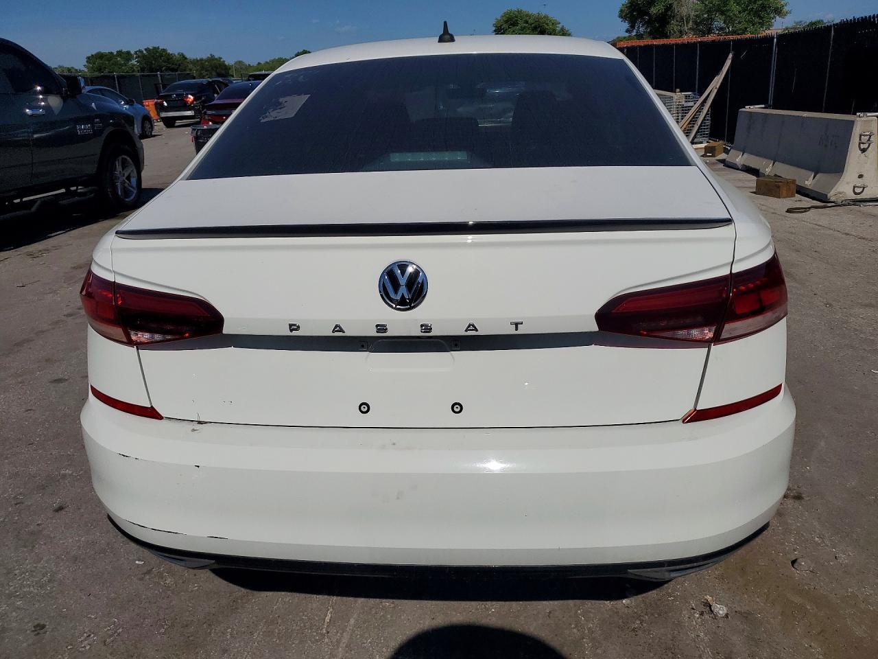 2020 Volkswagen Passat R-Line - Image 6