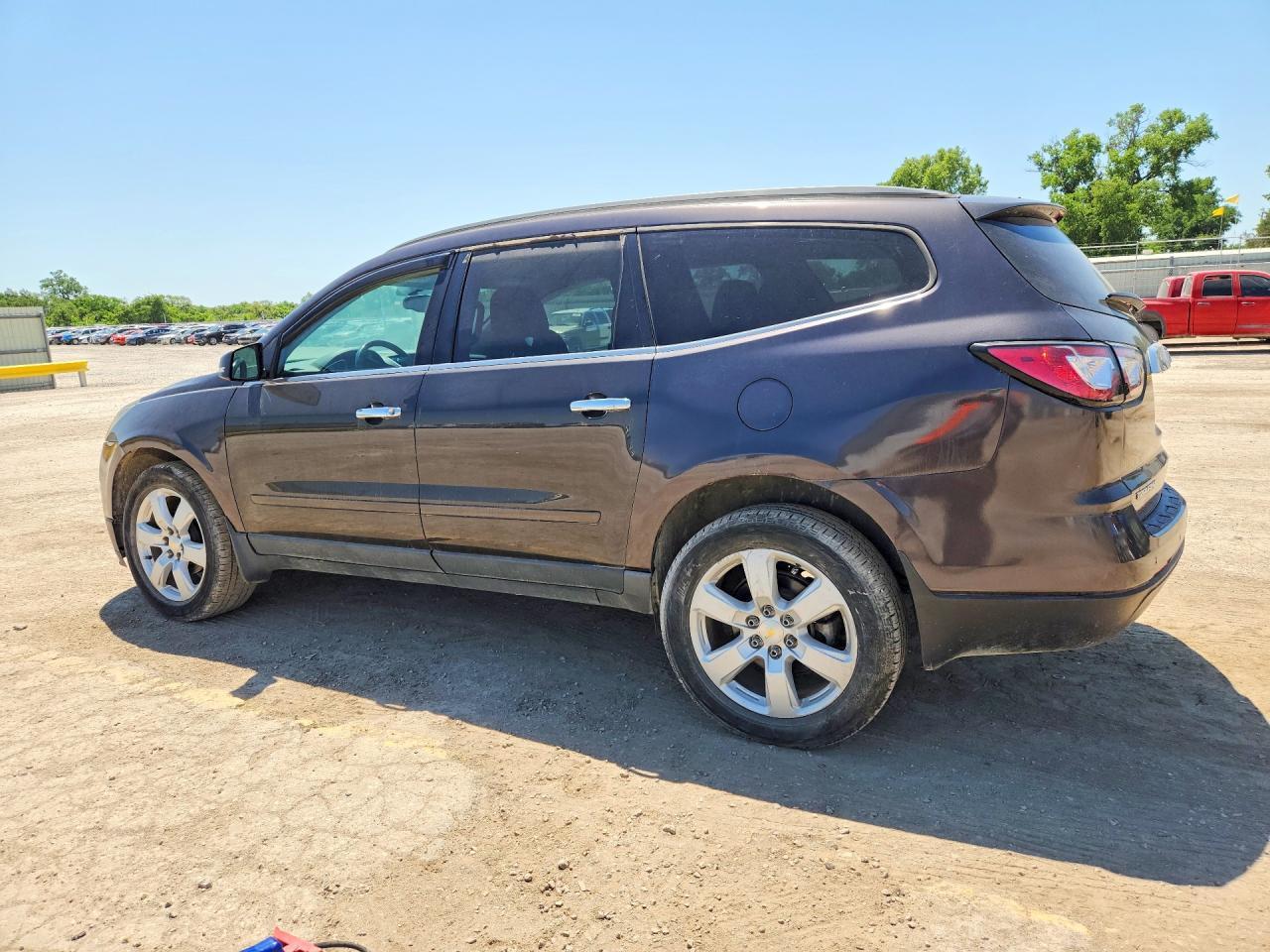 2017 Chevrolet Traverse Lt - Image 2