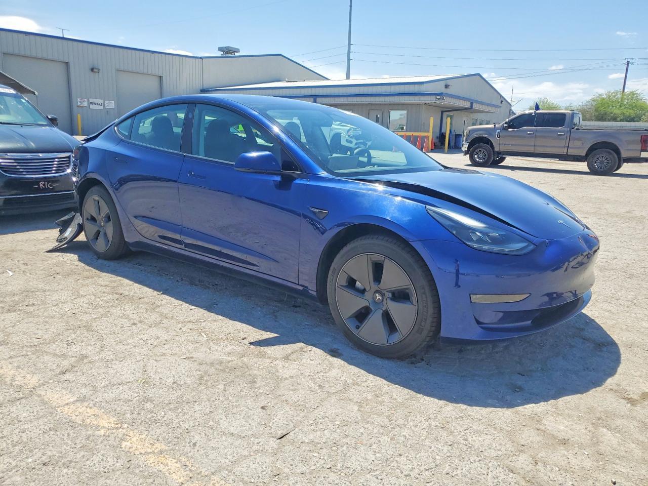 2023 Tesla Model 3 - Фото 4