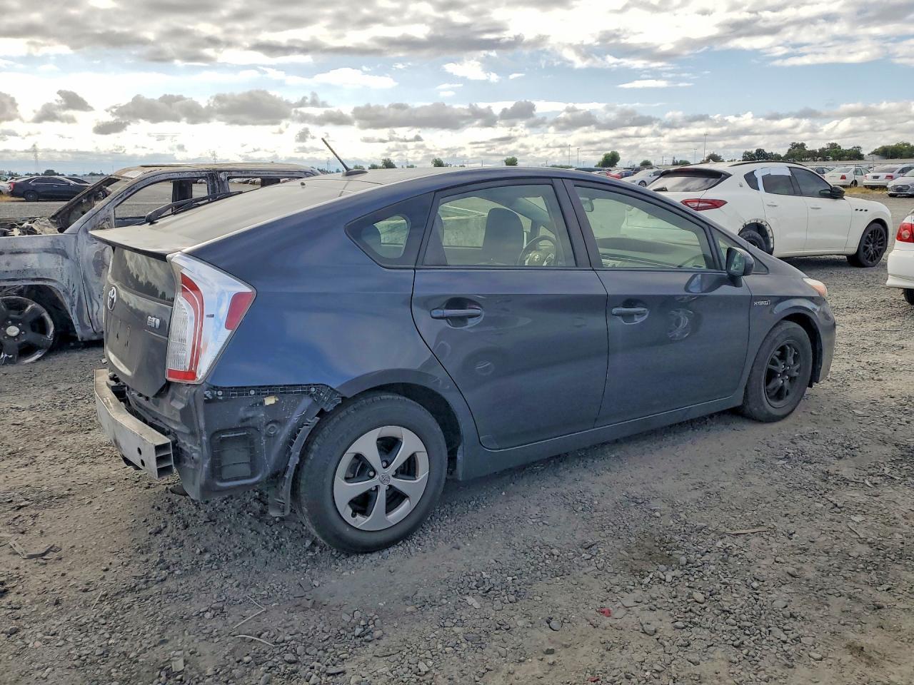 2014 Toyota Prius Three - Фото 3