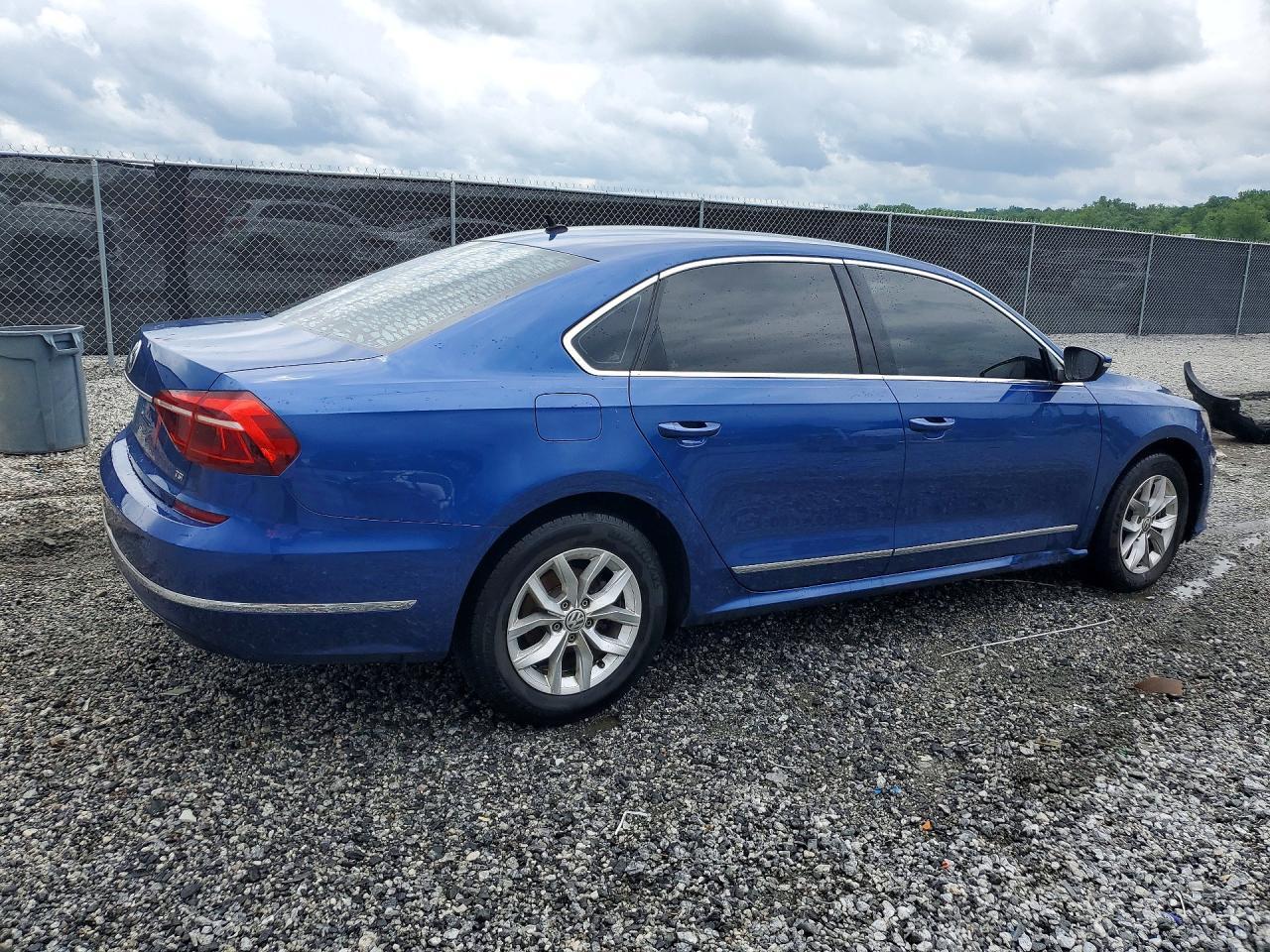 2017 Volkswagen Passat S - Фото 3