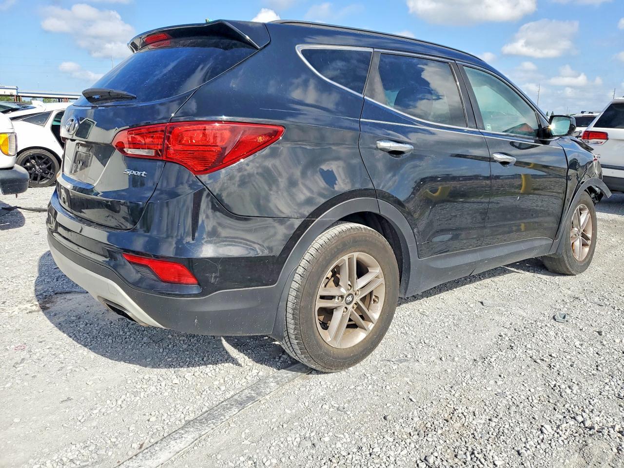 2017 Hyundai Santa Fe Sport 2.4L - Image 3