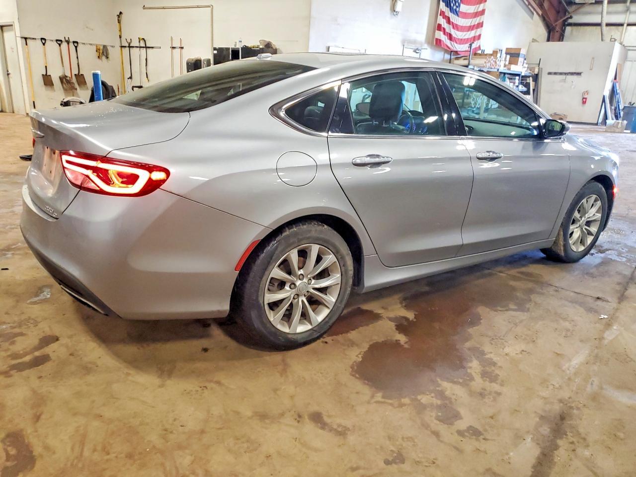 2015 Chrysler 200 C - Фото 3
