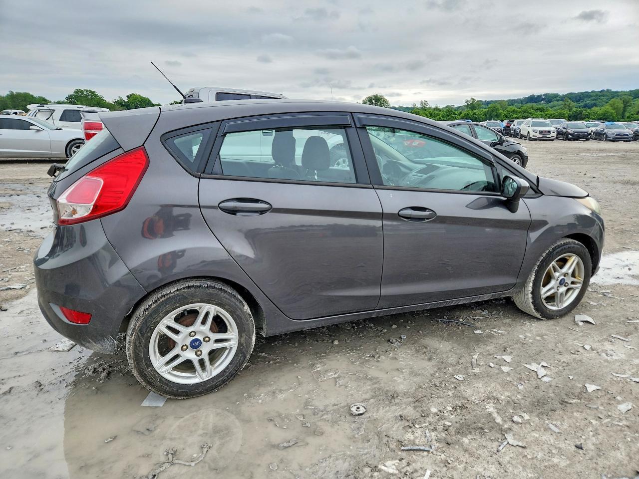 2017 Ford Fiesta Se - Фото 3