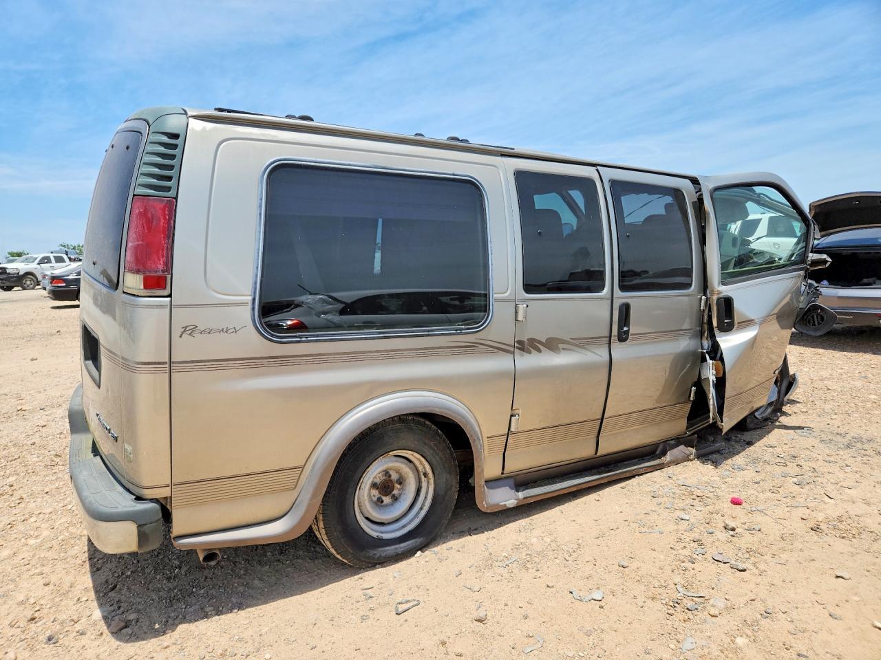 2000 Chevrolet Express G1500 - Image 3