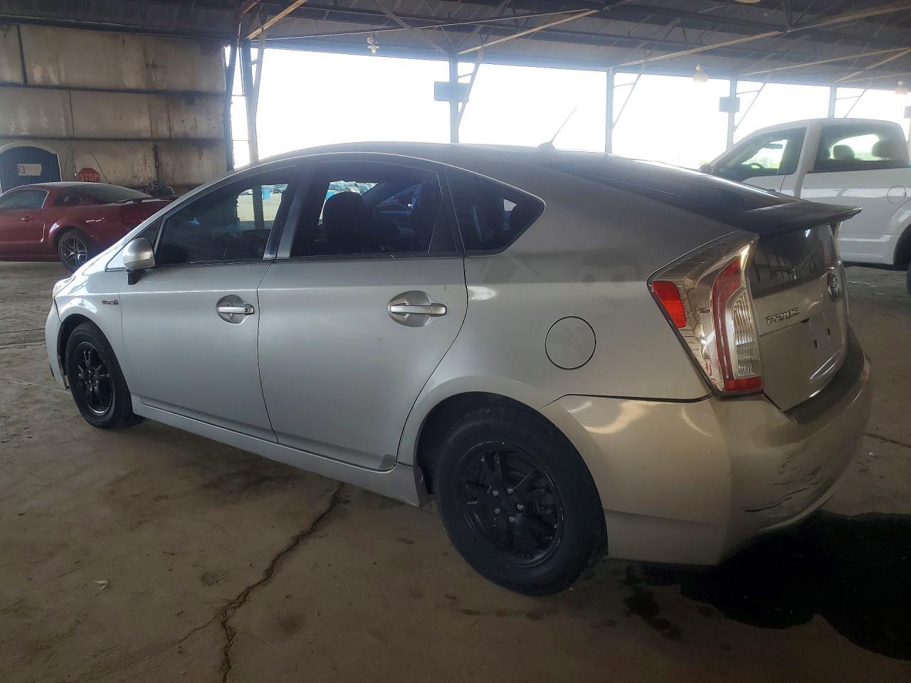 2013 Toyota Prius Two - Фото 2