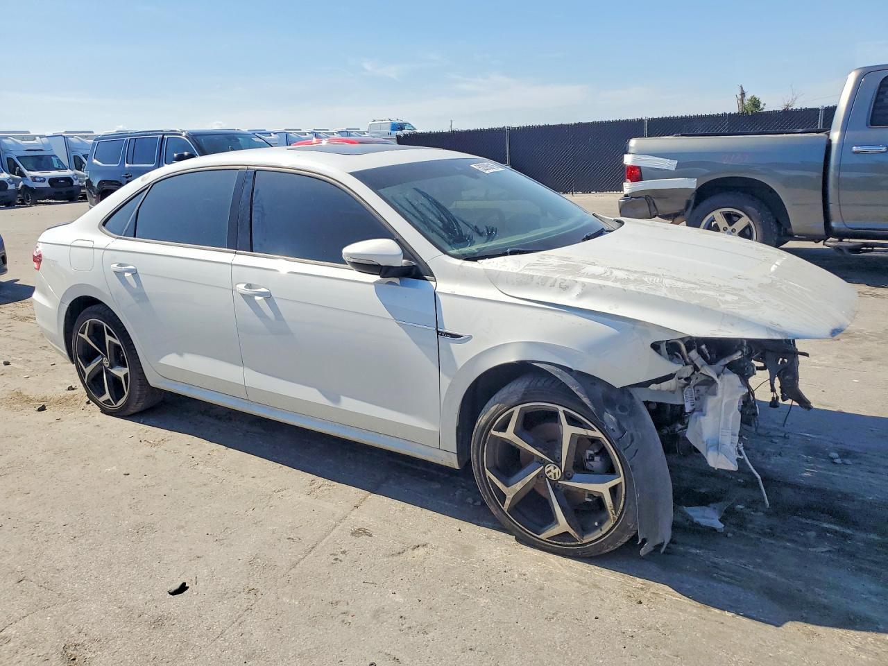2020 Volkswagen Passat R-Line - Image 4