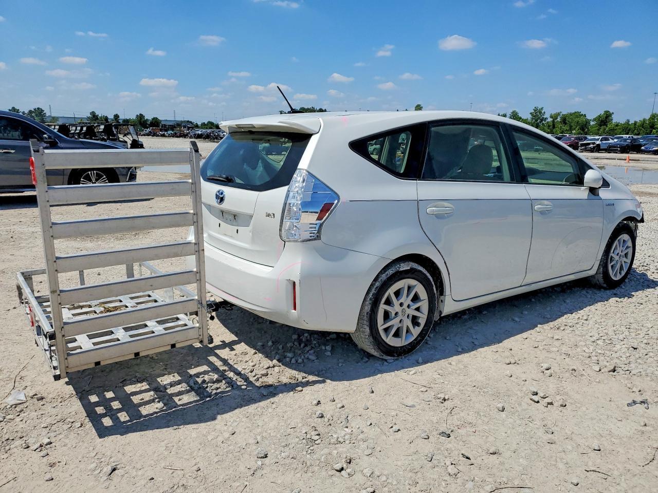 2013 Toyota Prius V Three - Фото 3