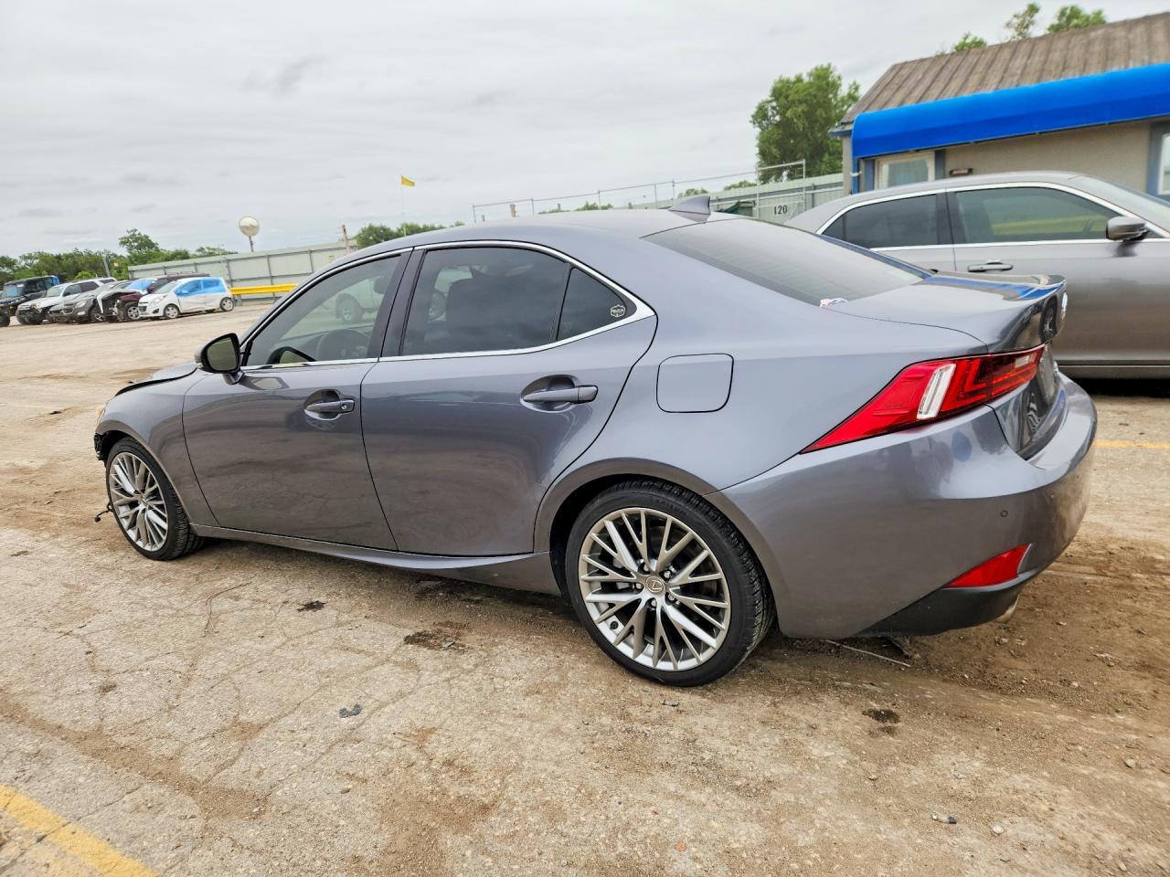 2016 Lexus Is 200T - Фото 2