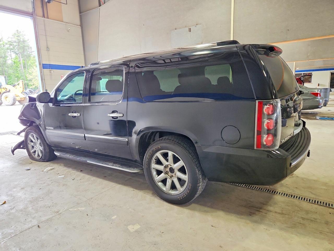 2014 GMC Yukon Xl Denali - Image 2