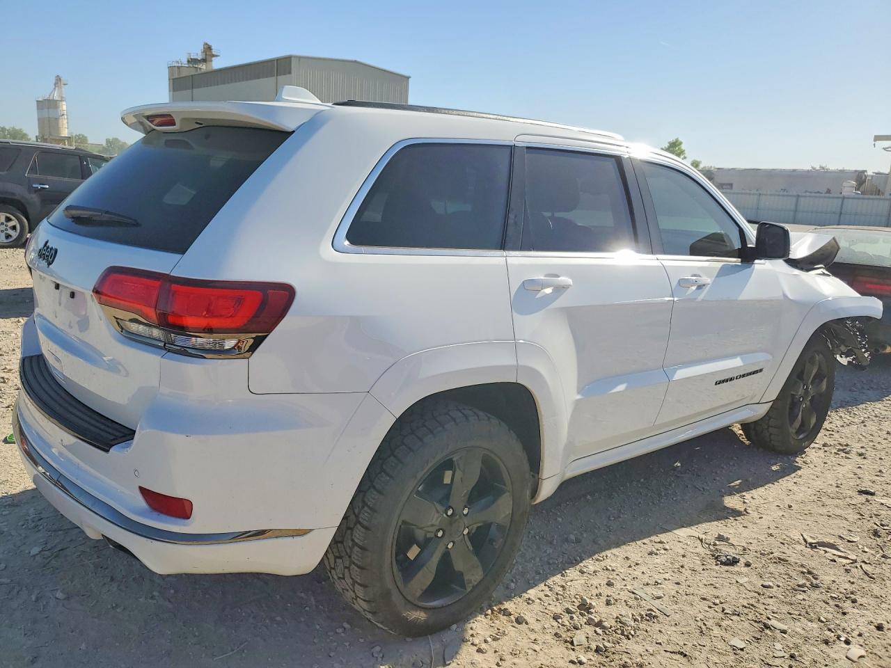 2015 Jeep Grand Cherokee Overland - Image 3