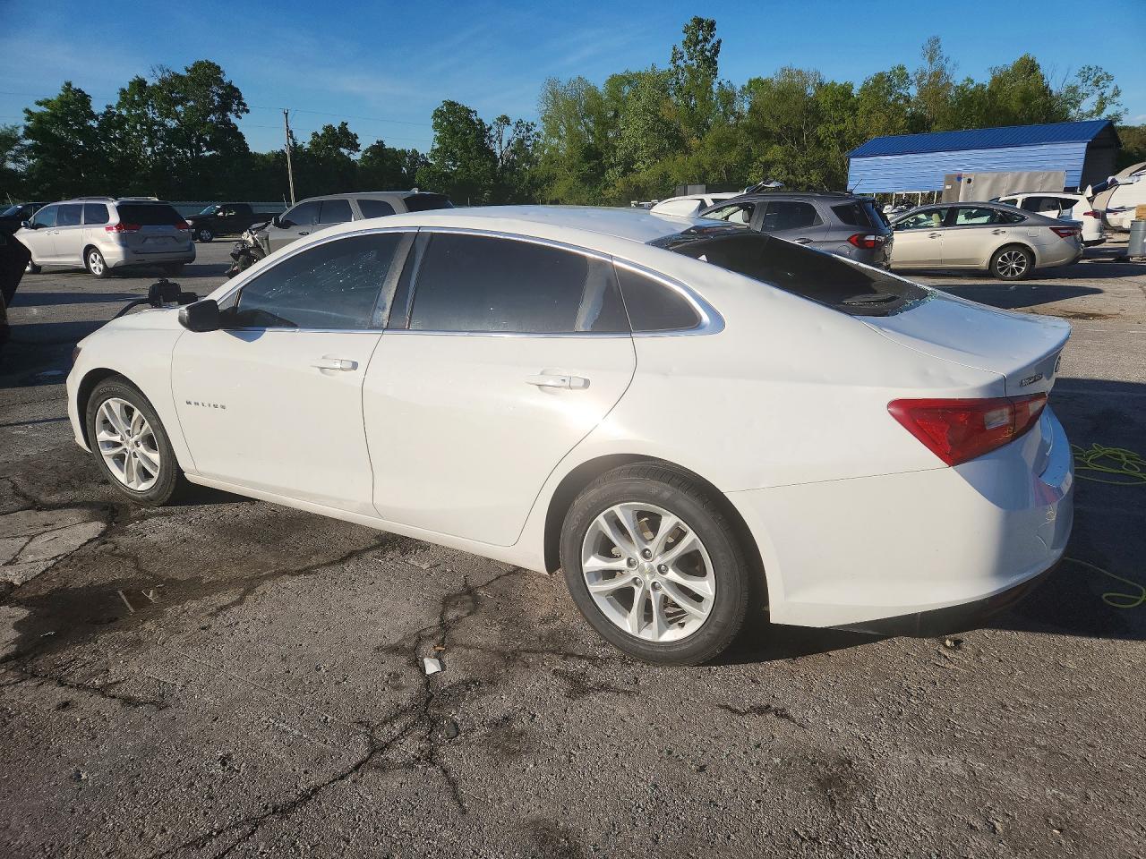 2018 Chevrolet Malibu Lt - Image 2