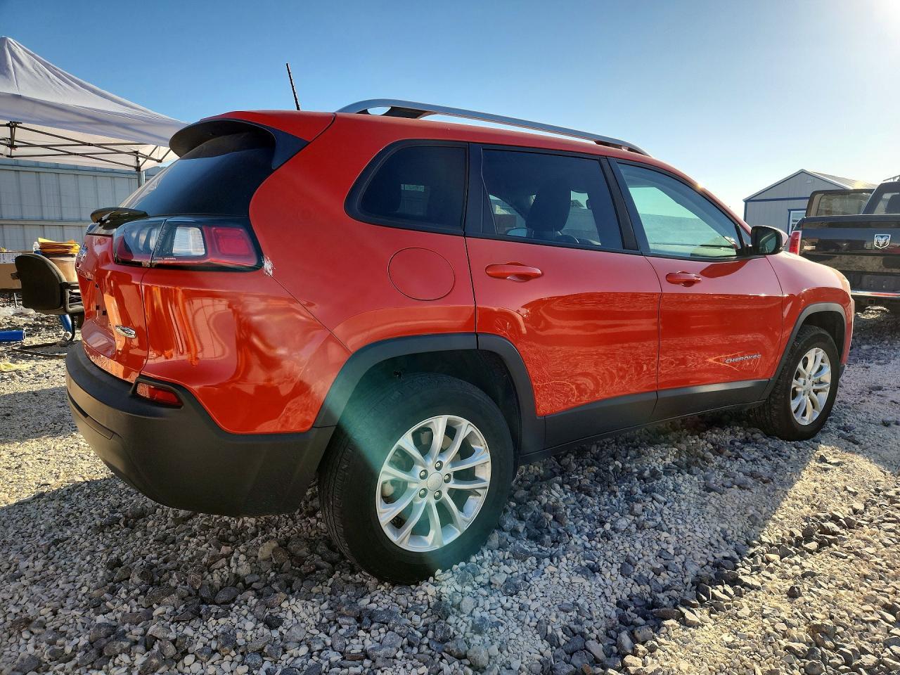 2021 Jeep Cherokee Latitude - Image 3