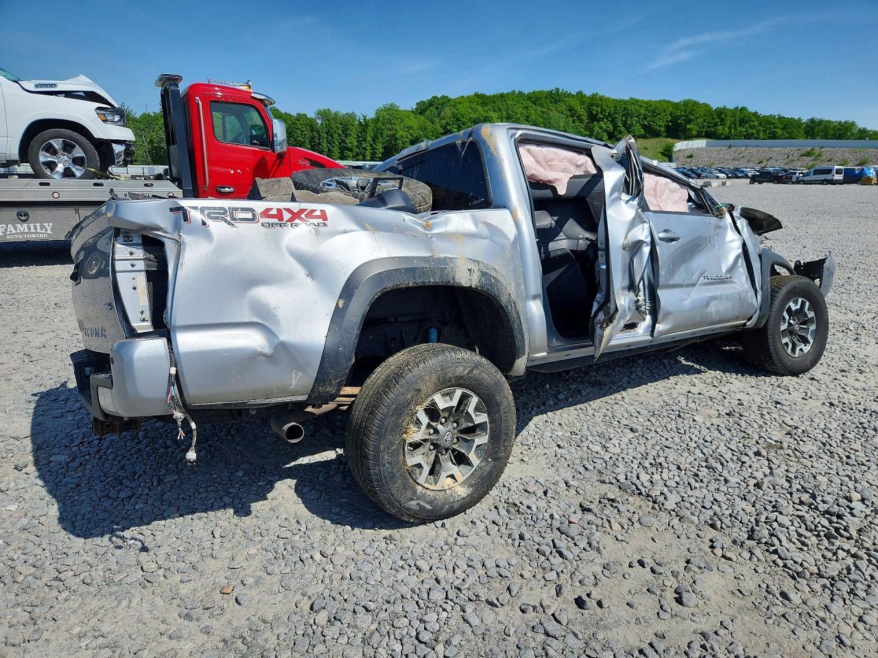 2019 Toyota Tacoma Trd Off-Road - Image 3