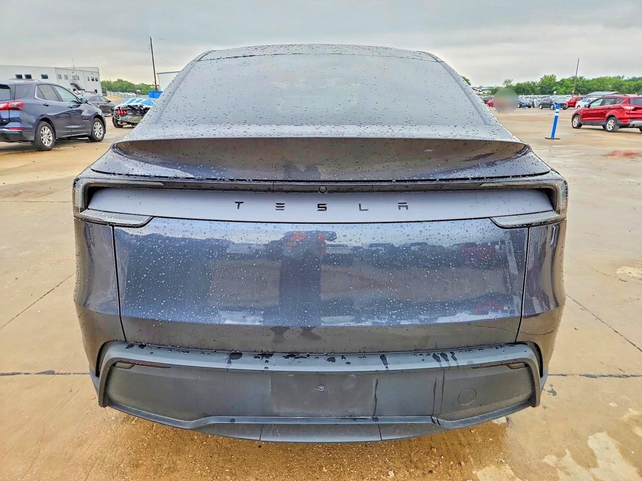 2026 Tesla Model Y - Фото 6