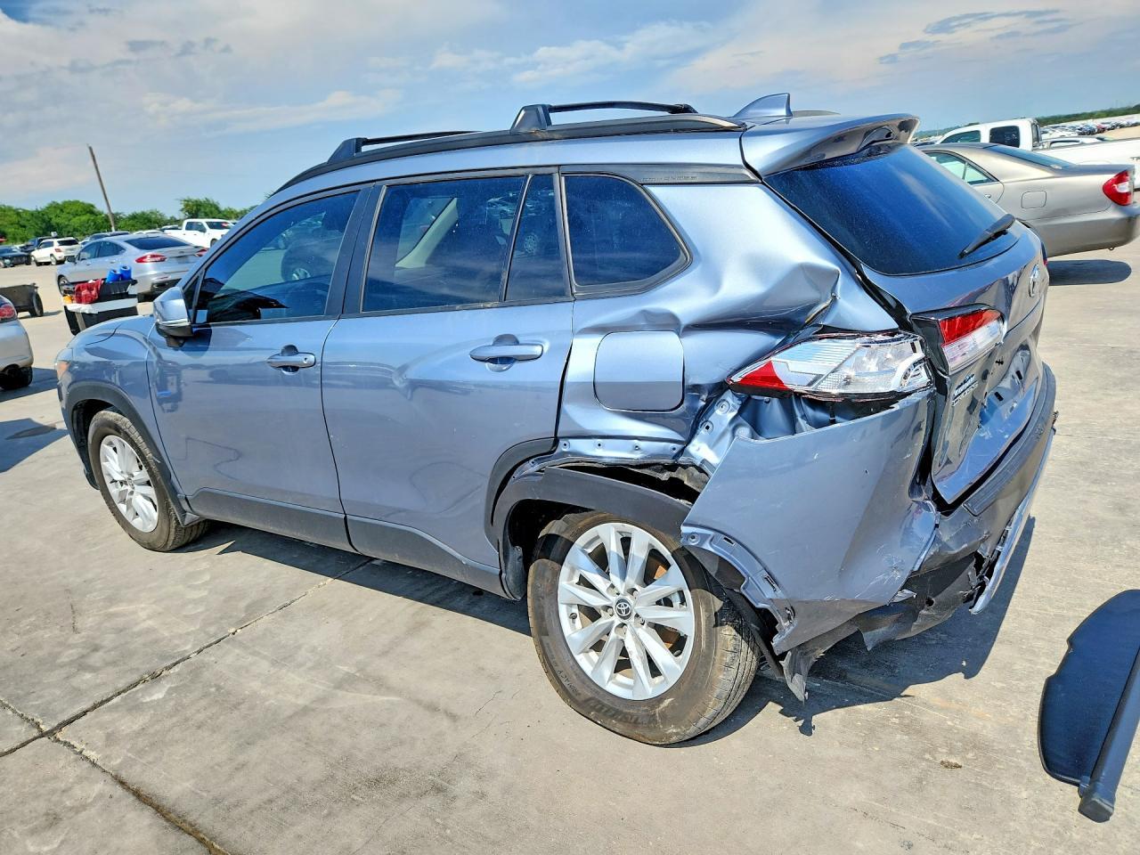 2024 Toyota Corolla Cross Le - Фото 2