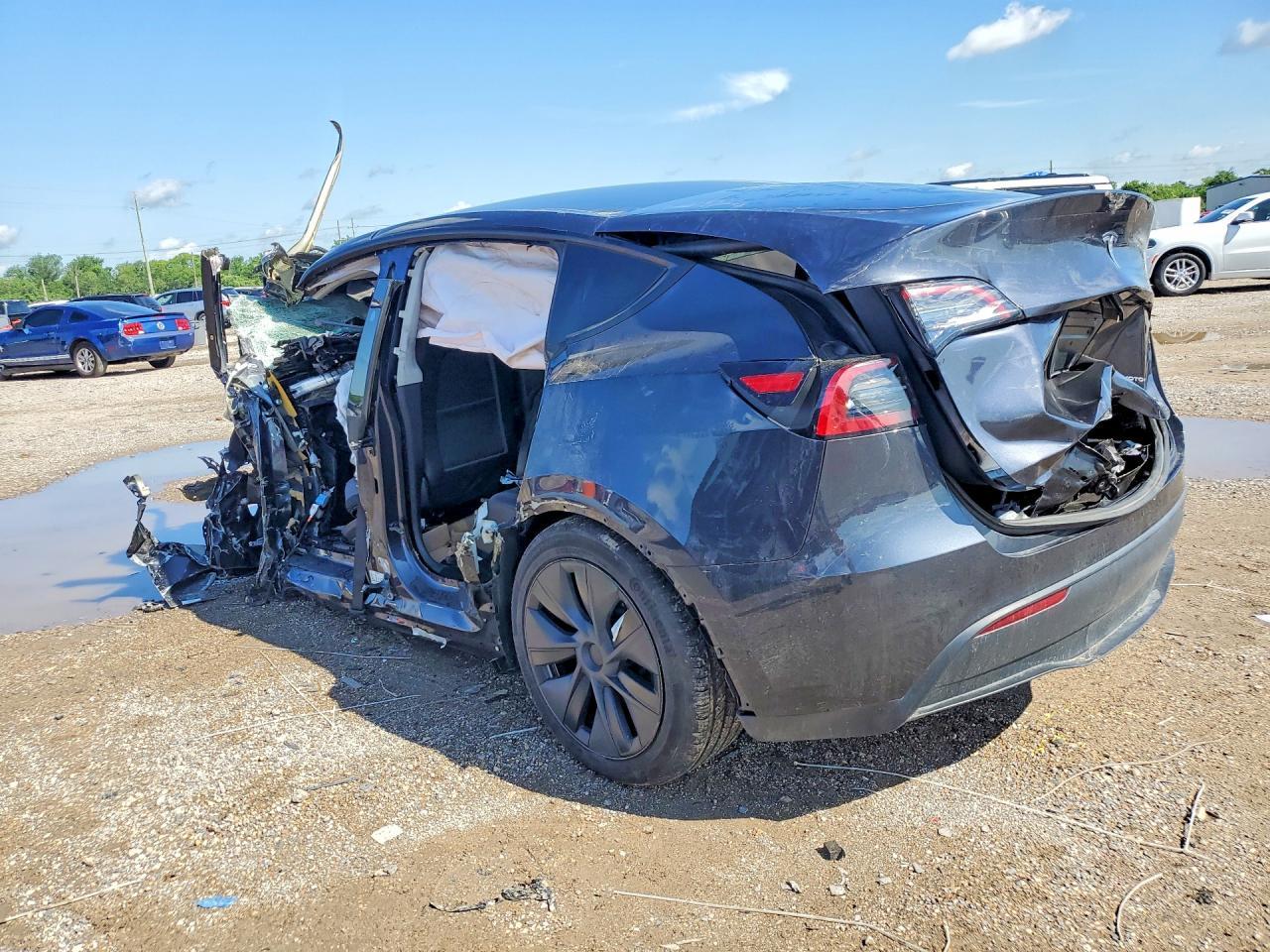 2024 Tesla Model Y - Image 2